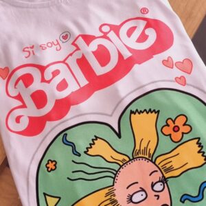 CAMISETA CYNTHIA BARBIE LOVE 90S