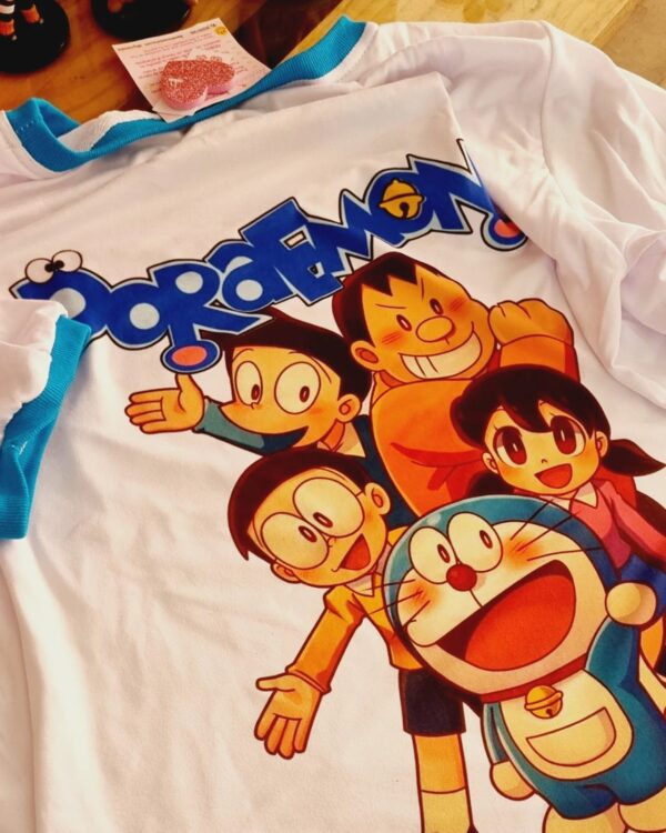 Camiseta DORAEMON FRIENDS - El gato Cósmico